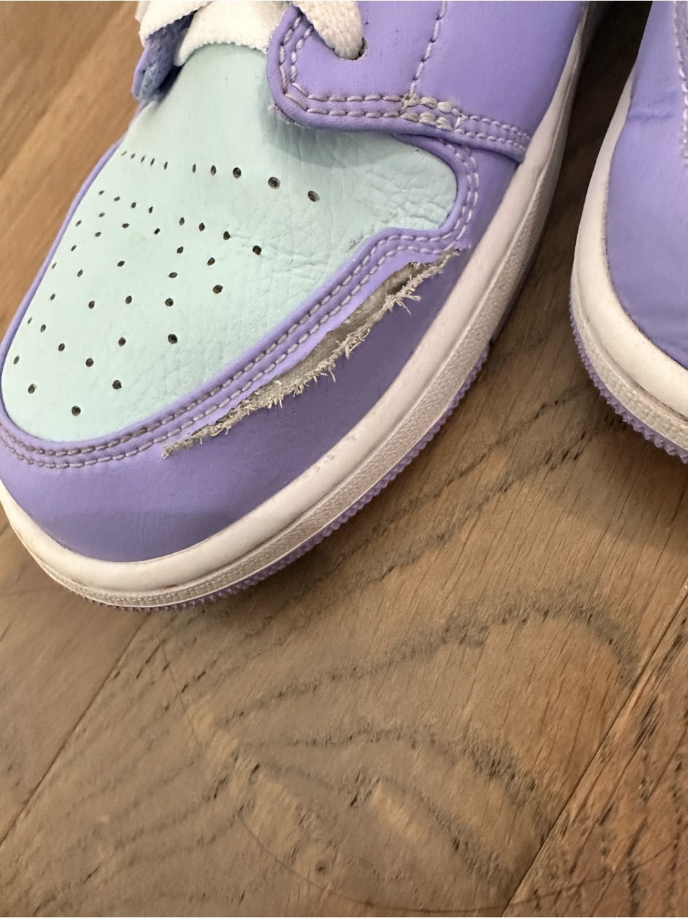 Nike Air Jordan 1 Mid in Lavender and Mint - Picture 2 of 6
